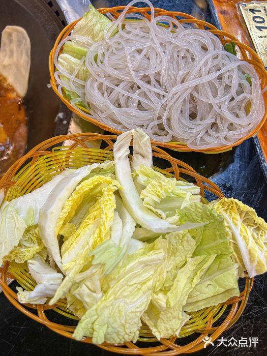 三里屯土灶炖公鸡地锅鸡(江东店)图片
