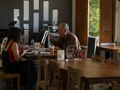 -Chom Cafe and Restaurant