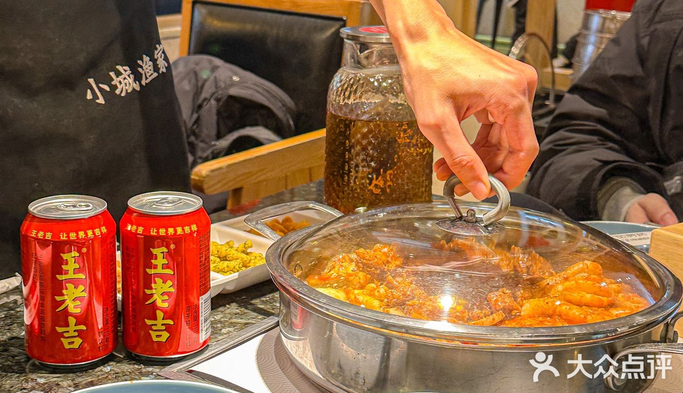 在金源，喝王老吉吃焖锅， 人均100享美味！