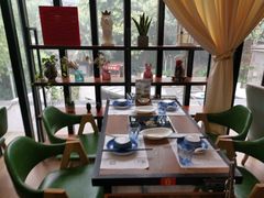 靠窗位-樾餐厅泰式海鲜火锅(民歌湖店)