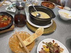 菌香炒腊肉-土砂锅生态山庄·非遗砂锅雅鱼
