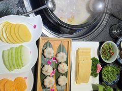 -大匠工房古船木艺术餐厅·猪肚鸡专门店(长白仙岛店)