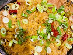 铁板酸菜炒肉-马路边上·小海鲜烧烤(八一路店)