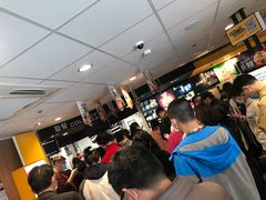 等位区-麦当劳(新达汇三林店)