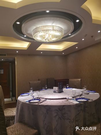 楼上也有客房可以住宿。环境上是没得说的