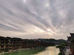 -临江餐馆二楼美食部落