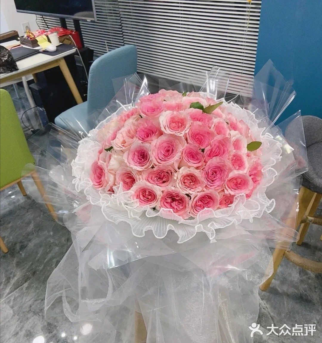 洛神玫瑰花的花语为矜持，信仰，宁静，希望