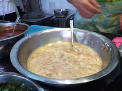 -鸿浩扒猪脚米线