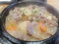 石锅牛肉炖土豆-撒郎嘿·朝鲜民俗餐馆