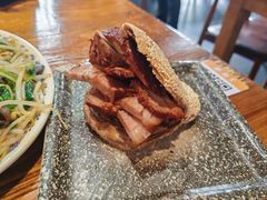 -老天桥酱肉烧饼夹肘子(天桥店)