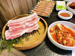 -草家酱蟹炭火烤肉店(珲春南路一店)
