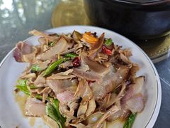 -土砂锅生态山庄·非遗砂锅雅鱼