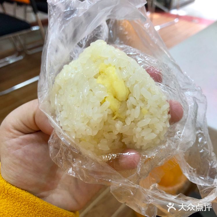 糯米饭1块5起卖，要大一点就是2块，吃起来香软糯