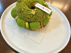 开心果树莓泡芙-Ten Olives甜点