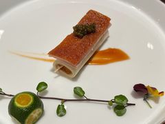 鱼子酱配脆皮烤乳猪-广州文华东方酒店·江-由辉师傅主理