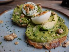 牛油果煮蛋吐司-RAC BAR(安福路店)