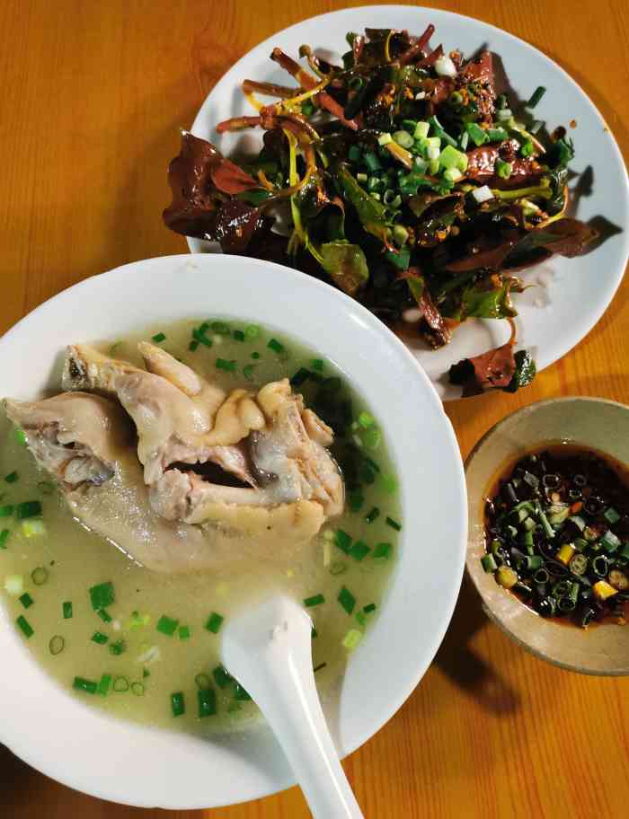 环境不说了,自己去猜,卫生方便还将就过得去.