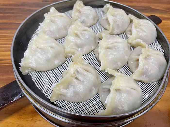 老烟台灌浆包(南洪街店)-"住在附近.所以来这条小吃街找东西吃,这家.