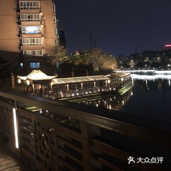 文成桥不能开放 很是遗憾 但还是感觉路上人挺多