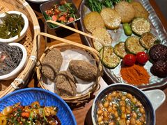 -包整·丝娃娃(一览甲秀楼风景店)