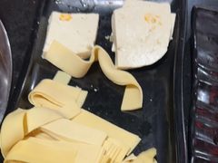 -果松木炭酸菜铜火锅·外婆参鸡汤