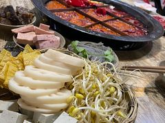 -渝嘴小老弟老火锅(华新村店)