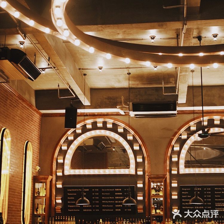 广州探店|美式复古餐吧&酒水博物馆🍻