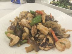 -鑫渔港海鲜本地菜·山海关浑锅(东戴河店)
