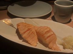 三文鱼鱼腩手握-山葵家·创意料理(万象汇店)
