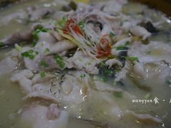 鲜糖酸菜鱼-黄家饺子东北特色菜馆(湖滨商业街店)
