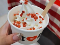 草莓冰激凌-西贝(上海新梅广场店)