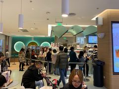 等位区-奈雪的茶(亨特国际广场店)