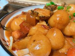 鲍鱼烧肉小土豆-东来菜馆•手抓海鲜家常菜•海鲜锅贴(鸽子窝店)