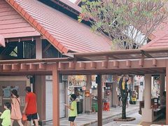 -东海岸人工湖美食村