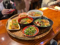 -爆炸头阿姨小四川正宗川味小吃(无任何分店)