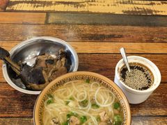 -正宗李家土鸡米线店