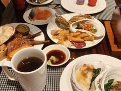 -广州万富希尔顿酒店·感趣自助餐厅·金秋蟹宴生蚝海鲜刺身