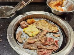 -钱小主·自助回旋烤肉火锅餐厅(东方新天地店)