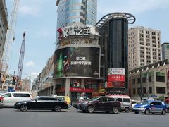 对面-中影国际影城(兰生大厦CINITY LED店)