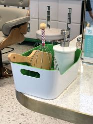 -PE SALON 