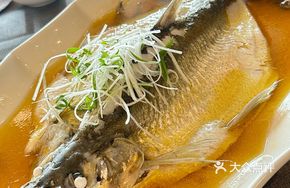 Ancient-Style Steamed Qianhu Peng Fish