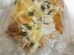 咸香肉松卷-西村叔叔的店·面包·甜品·蛋糕(清河万象汇店)
