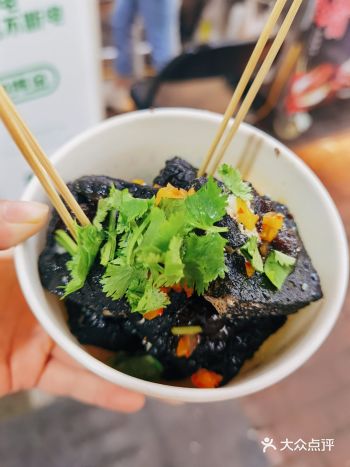 合计98元,吃到撑。吃完可以逛逛