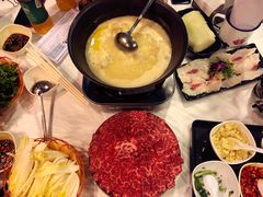 -鲜入围煮花胶鸡海鲜火锅