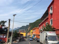 -百里峡七彩艺术小镇