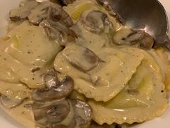 意式菠菜芝士饺配奶油蘑菇酱-La Tavernetta(Bar à Vin)(乌鲁木齐路店)