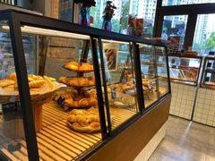 面包甜点陈列柜-Dough&Joe团憩(瑞虹天地月亮湾店)