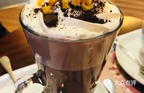 Medium Cup of Honey Pomelo Chocolate