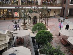 -王府井奥莱临潼小镇(临潼店)