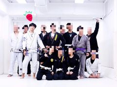 -菠萝格斗巴西柔术训练馆